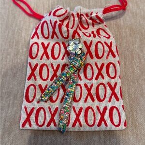 🩷LOVE ME Pin New rainbow print wear this anywhere
🩷Color makes me happy